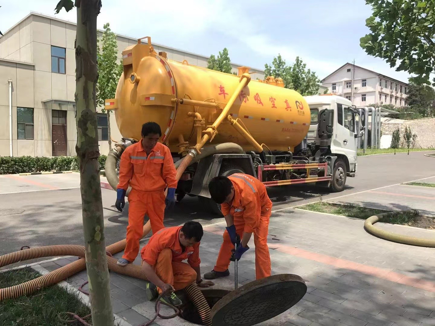 五通桥化粪池清理与5-8吨吸粪车施工效率分析